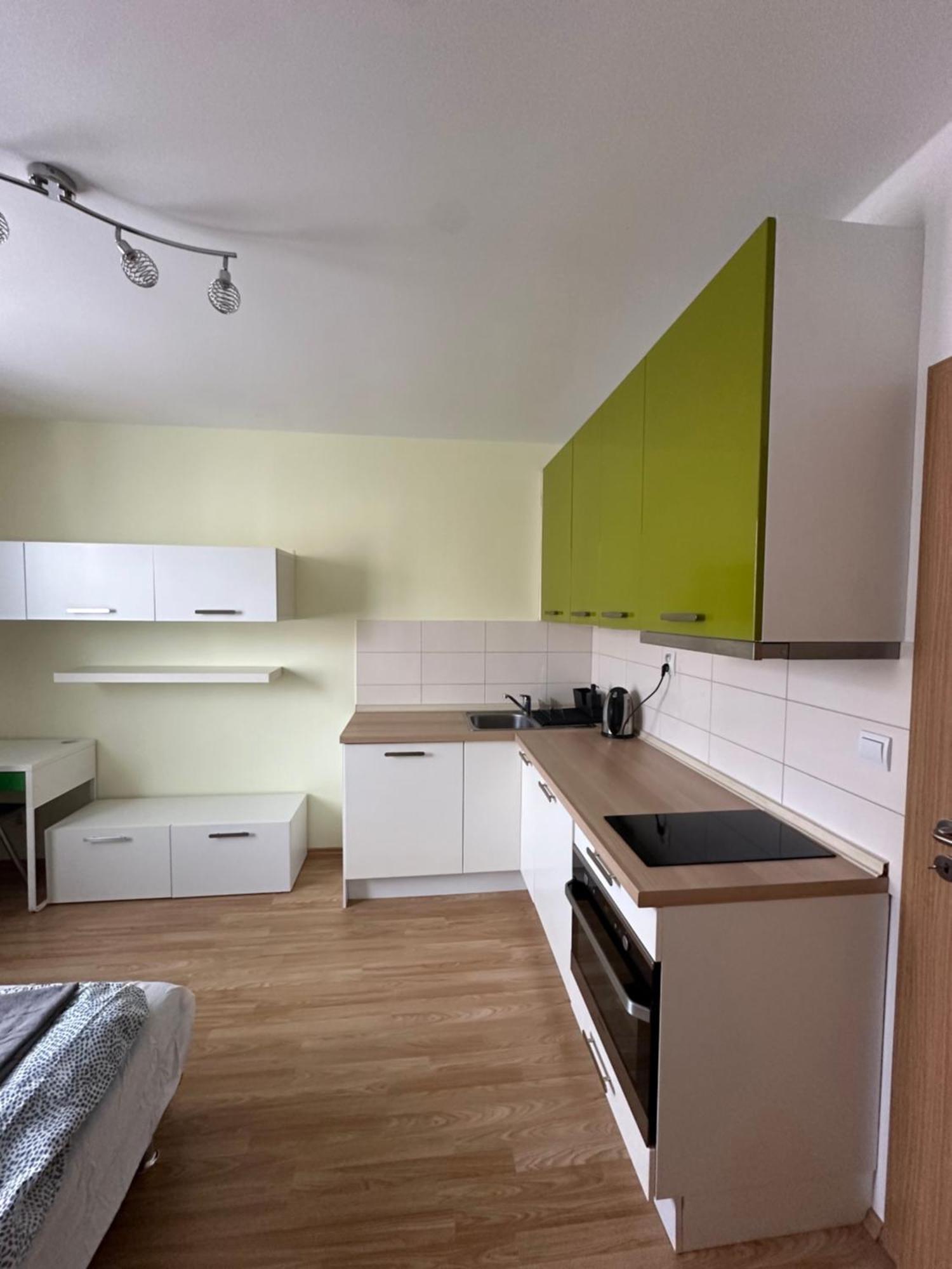 Private Apartment 1Km From Center Μπρατισλάβα Εξωτερικό φωτογραφία