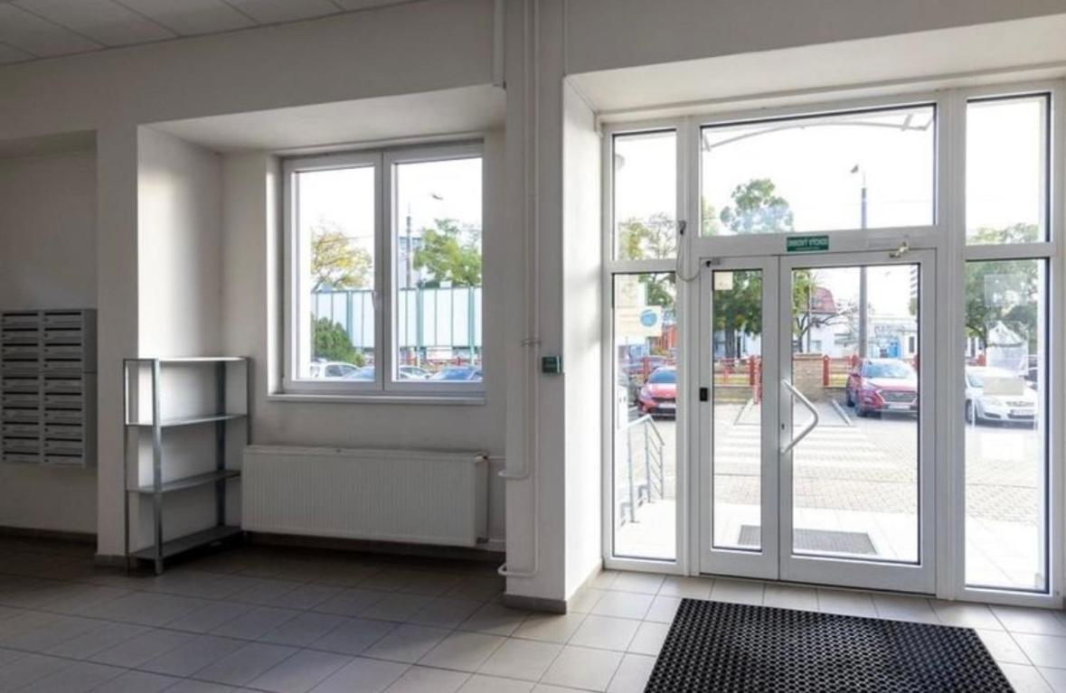 Private Apartment 1Km From Center Μπρατισλάβα Εξωτερικό φωτογραφία