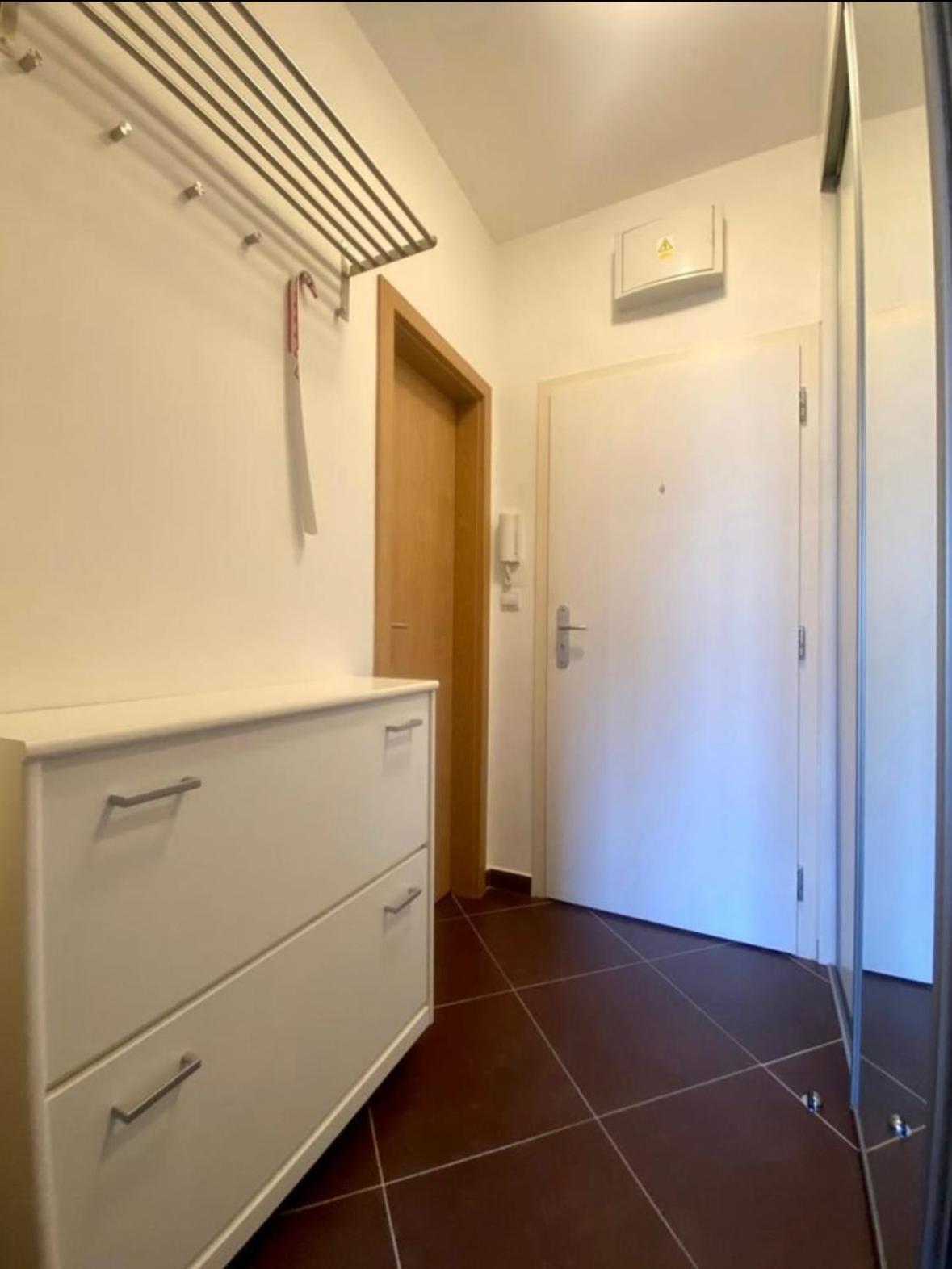 Private Apartment 1Km From Center Μπρατισλάβα Εξωτερικό φωτογραφία